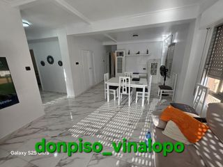 Appartement à La Morenica. En la avda. constitución, frente barrio constanza