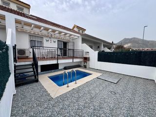 Casa bifamiliare in Casablanca - La Viñuela. Casa con piscina independiente