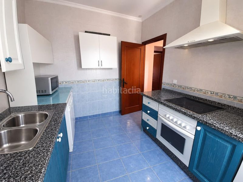 Foto 76ed6ea2-f71d-4a11-afad-65688ff21c1a. Casa aparellada amb aparcament a Cuatro Pinos - El Carmen Puerto de Santa María (El)