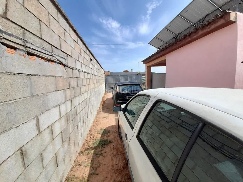 Foto 785f7aef-d5e8-4b7d-98d8-4cf572283b20. Casa aparellada amb aparcament a Cuatro Pinos - El Carmen Puerto de Santa María (El)