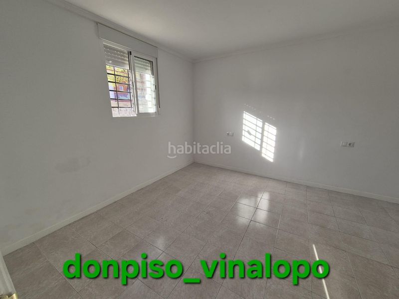 Foto 26ed9af5-7e79-43e2-bae5-388f0eeac378. Casa aparellada a Petrer