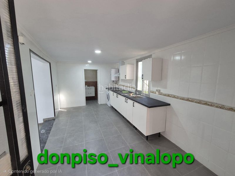 Foto 27b655e4-7a4e-48aa-a3ba-7ae7c9433759. Casa aparellada a Petrer