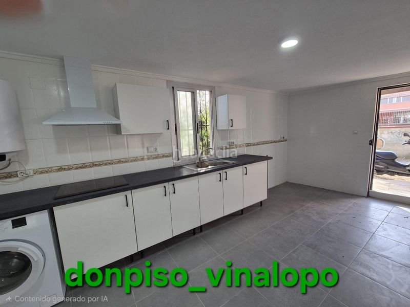 Foto 979d884f-69fa-45e8-95b5-ffbd89103f75. Casa aparellada a Petrer