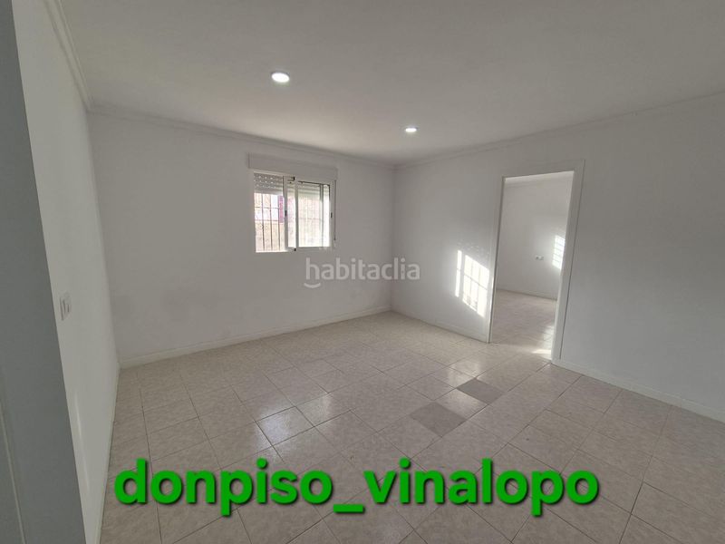Foto 9a3c10f9-55a1-457b-89dc-3bce679e0e22. Casa aparellada a Petrer