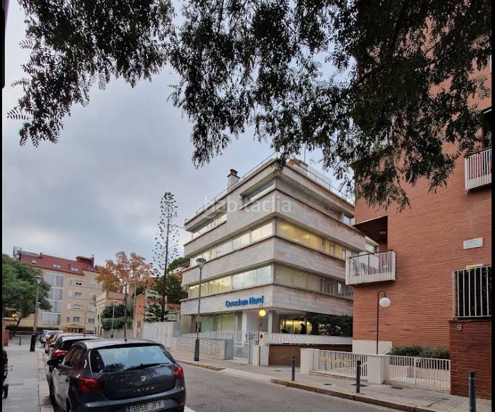 Foto cf644ee8-d774-454e-a9c0-22835c4c6f7d. Pis amb calefacció aparcament a Tres Torres Barcelona
