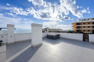 Apartamento en El Higuerón. Sobre avenida fuengirola entre la ap7 y el mar.