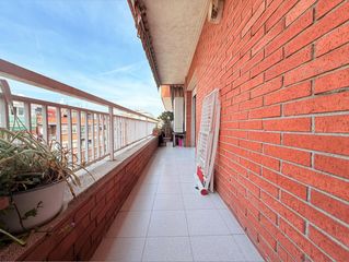 Piso en Lloreda. A 1 minuto de escola miguel hernandez cerca de l1 fondo