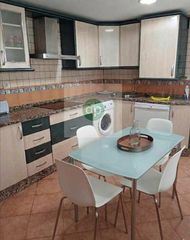 Location Appartement à Santa Marina. Entre la autopista y el corte inglés.