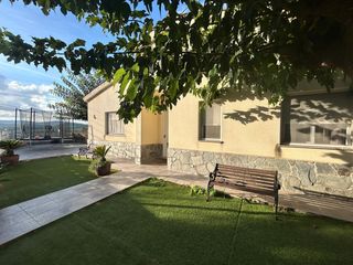 Chalet in Piera. Urbanización can canals