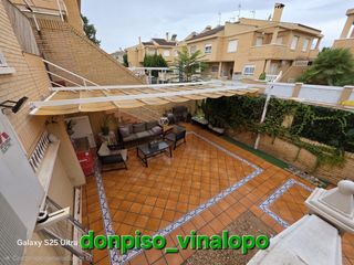 Casa bifamiliare in Campo Alto-Club de Campo. Adosado para entrar a vivir, zona sagrada familia
