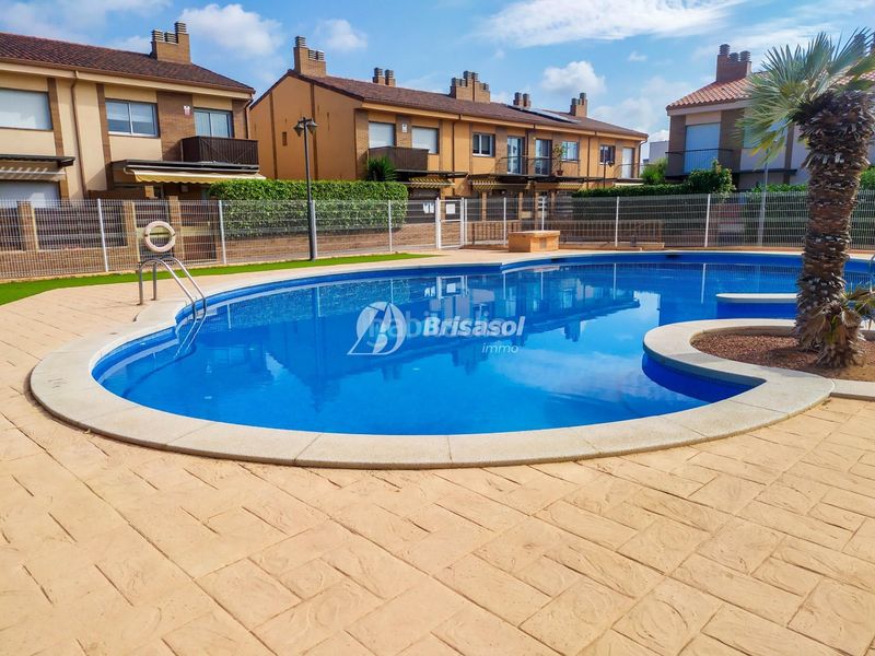 Foto 33d6d358-fb87-42a9-968c-962ac65da167. Casa adossada amb calefacció aparcament piscina a Cambrils