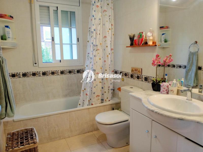 Foto ddf6b54a-da22-4e4f-99b7-03ba5c1afdc0. Casa bifamiliare con riscaldamento parcheggio in Jardins de Vilafortuny - Mas d'en Bosch Cambrils