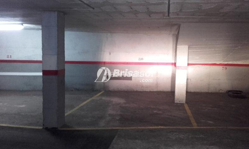 Foto 8b489384-3dc2-4927-ae18-7abc2381296e. Parking voiture dans Ponent Reus