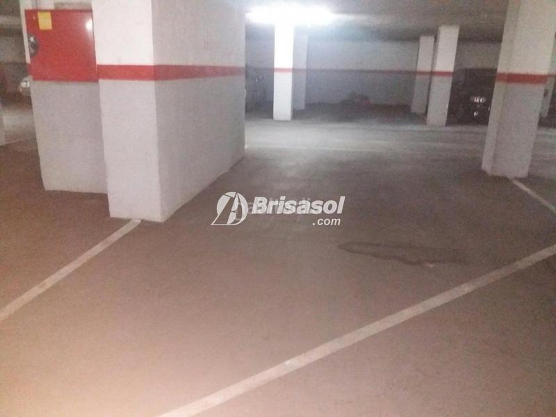Foto 8463f828-05b6-42ba-9789-0fe19973098f. Autoparkplatz in Centre Reus