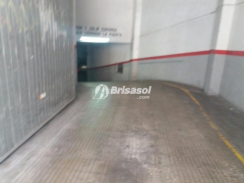 Foto 9b4cbf49-8e3a-4662-8d40-b571d264b9f7. Autoparkplatz in Centre Reus