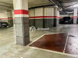 Lloguer Aparcament cotxe a Mestral. Reus parking para moto de alquiler zona