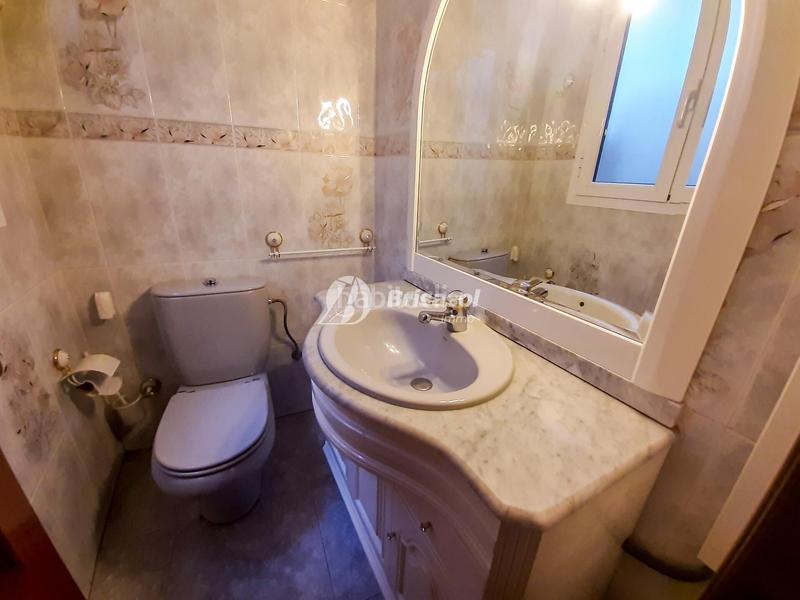 Foto b2dc8a97-5513-483b-88b3-f30209871541. Lloguer casa amb calefacció aparcament a Centre Reus
