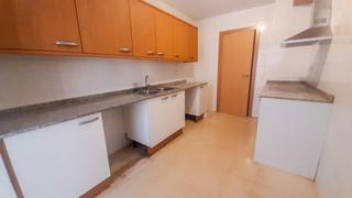 Pis a Mestral. Reuspiso en venta de 3 habitaciones con plaza de parking, zona a