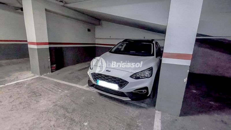 Foto a0d25a4e-ec1c-451c-9bfd-2dfca20aa702. Aparcament cotxe a Centre Reus