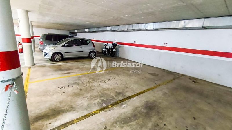 Foto 35bcd984-157d-4eab-a967-f6aa5a2db898. Aparcament cotxe a Centre Reus