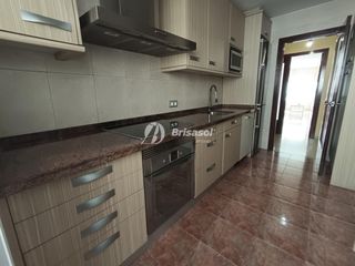 Piso en Centre. Reuspiso en venta de 4 habitaciones con parking zona avenida per