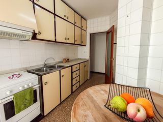 Pis a Centre. Reus piso en venta de 3 habitaciones zona avenida la salle