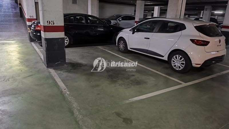 Foto 344a9511-90ac-4855-aa3e-88904297f1e1. Aparcament cotxe a Centre Reus