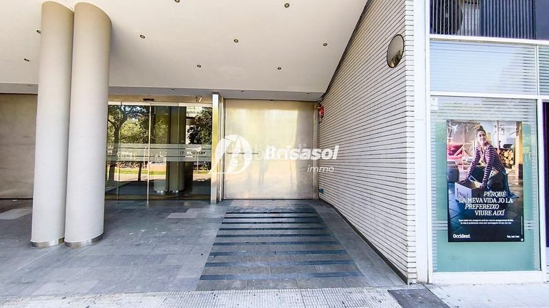 Foto c4a952ac-201c-421d-aa71-1f269175b368. Aparcament cotxe a Centre Reus