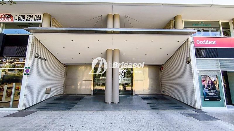 Foto fcdc0414-9ccf-4ae0-bffd-d47ce88e5116. Aparcament cotxe a Centre Reus