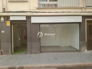Location Local commercial  Calle nord del. Local en alquiler junto a calle barcelona