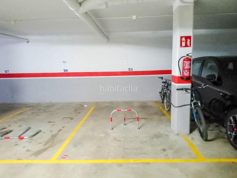 Foto f2fcb0dd-a1d1-4e33-bad7-43c89d45e0e6. Parking voiture dans Plaça Europa - Port Aventura Salou