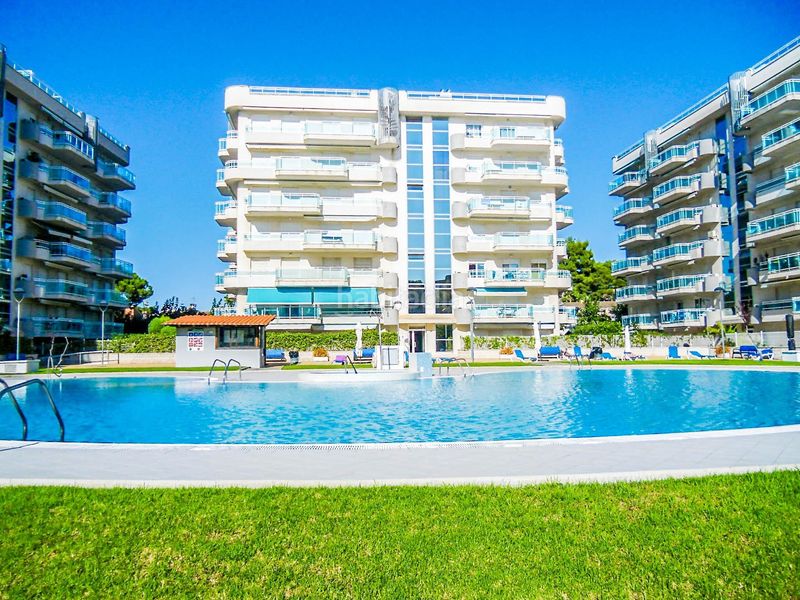 Foto b64902a9-a2c6-4364-8e21-f10add57d114. Pis amb aparcament piscina a Mar i Camp - Platja dels Capellans Salou