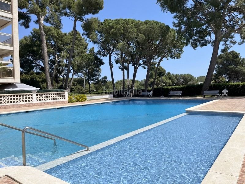 Foto bf9bafca-ef88-4155-9190-3c61d36b508b. Pis amb piscina a Mar i Camp - Platja dels Capellans Salou