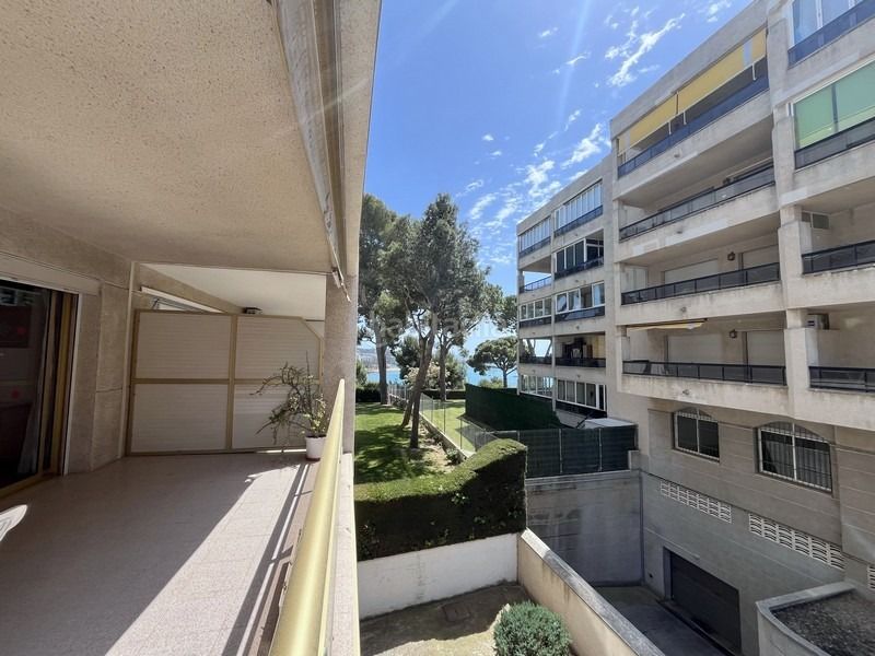 Foto bfcc4c43-32c6-4edb-baff-ba9a7ac8fd6c. Pis amb piscina a Mar i Camp - Platja dels Capellans Salou