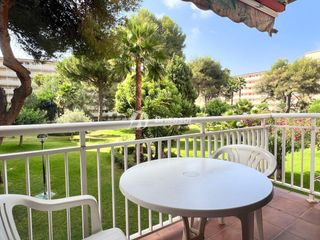 Etagenwohnung in Mar i Camp - Platja dels Capellans. Apartamento de dos habitaciones con piscina en salou