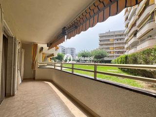 Pis a Plaça Europa - Port Aventura. Finques brisasol os presenta esta planta baja con terraza y pisc