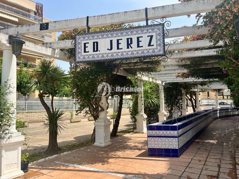 Foto a6633cb3-6d37-47e8-a533-880534626021. Pis amb piscina a Plaça Europa - Port Aventura Salou
