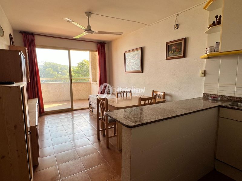 Foto c5f87d43-72d9-4d17-816a-a2b752c317ea. Apartamento  para reformar con zona comunitaria y a pocos minutos de la playa. en Salou