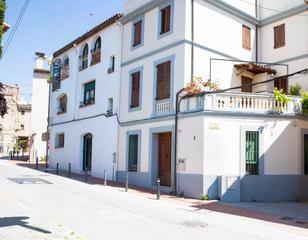 Casa aparellada a Carrer carrer de gaudí 1. Encanto rústico y calidez familiar en el corazón de lametlla del
