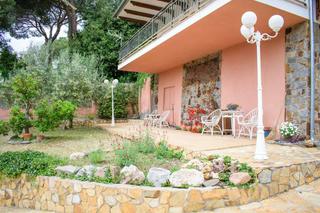 Casa  Calle amadeu vives. Buscas ese rincón donde respirar calma sin renunciar a la comodi