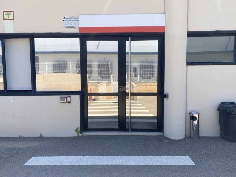 Foto 2d360fa6-e162-4277-873e-120ae31c33a8. Alquiler local comercial local para oficinas en ribaroja de turia situado junto a cruce a3 con a7 en Riba - roja de Túria
