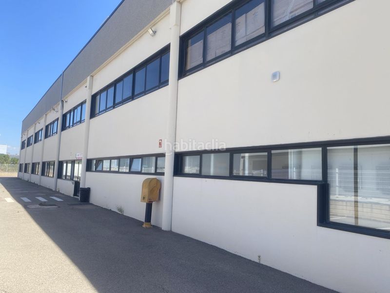 Foto 32898f18-9473-48cb-b02e-ee77eb2cb2c6. Alquiler local comercial local para oficinas en ribaroja de turia situado junto a cruce a3 con a7 en Riba - roja de Túria