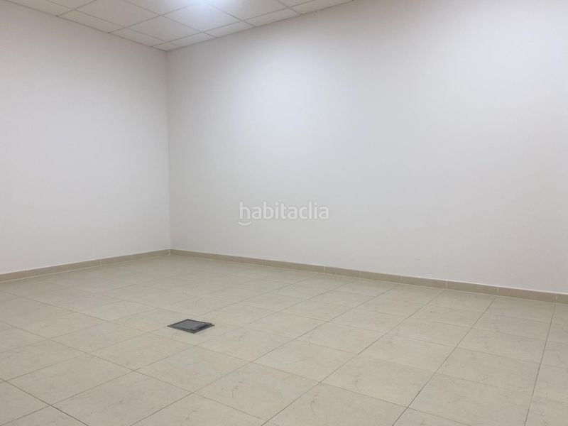 Foto 80449fb8-965e-4172-9d96-448b52ba57c5. Alquiler local comercial local para oficinas en ribaroja de turia situado junto a cruce a3 con a7 en Riba - roja de Túria