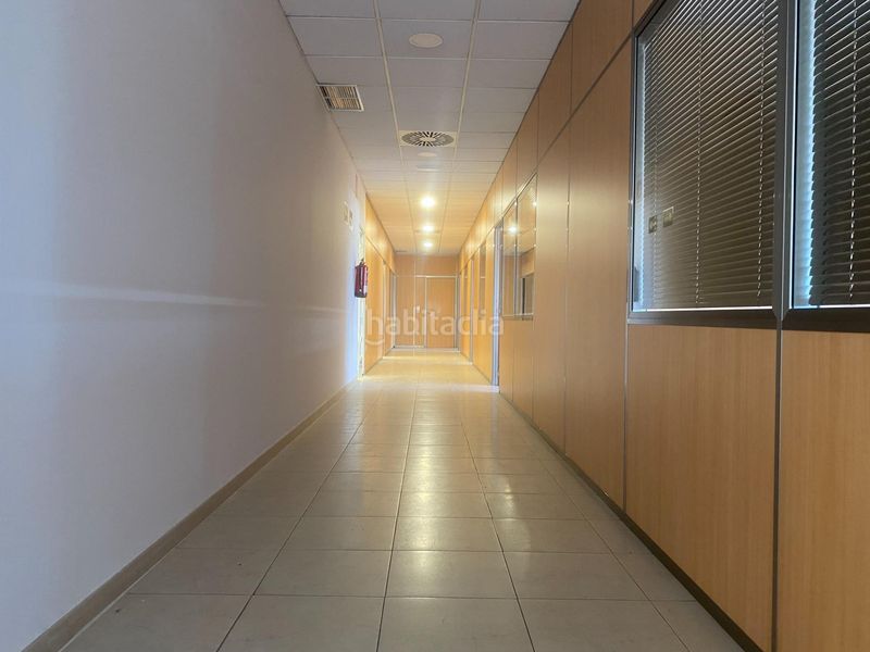 Foto 8cc16aa7-f351-4661-8c49-8f3811c6cd0d. Alquiler local comercial local para oficinas en ribaroja de turia situado junto a cruce a3 con a7 en Riba - roja de Túria