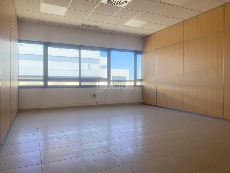 Foto d414596a-6802-4c49-9e9a-a4393c718b7a. Alquiler local comercial local para oficinas en ribaroja de turia situado junto a cruce a3 con a7 en Riba - roja de Túria
