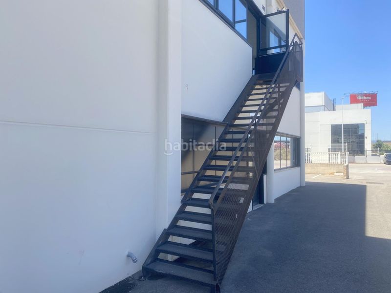 Foto dd40fa01-0f1a-48ac-a5c4-aa4cfa4d336c. Alquiler local comercial local para oficinas en ribaroja de turia situado junto a cruce a3 con a7 en Riba - roja de Túria