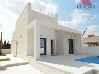 Casa en Daya Nueva. Magníficos bungalows en la costa del mediterráneo