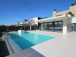 Chalet à Campoamor. Villa con piscina privada