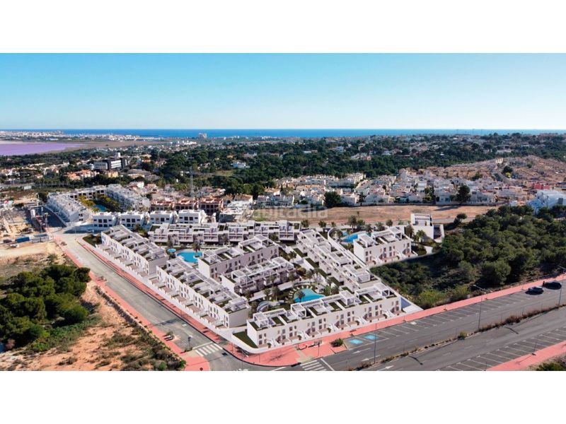 Foto a08e0892-9641-4e5f-bcf1-970dff13c9f1. Casa amb aparcament piscina a Los Balcones-Los Altos Torrevieja