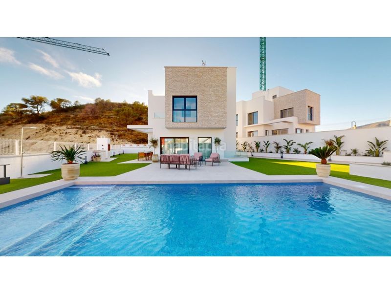 Foto 27a361b3-42e3-4272-a3c4-9a5c30429a1e. Casa amb aparcament piscina a balcón de Finestrat-terra marina Finestrat